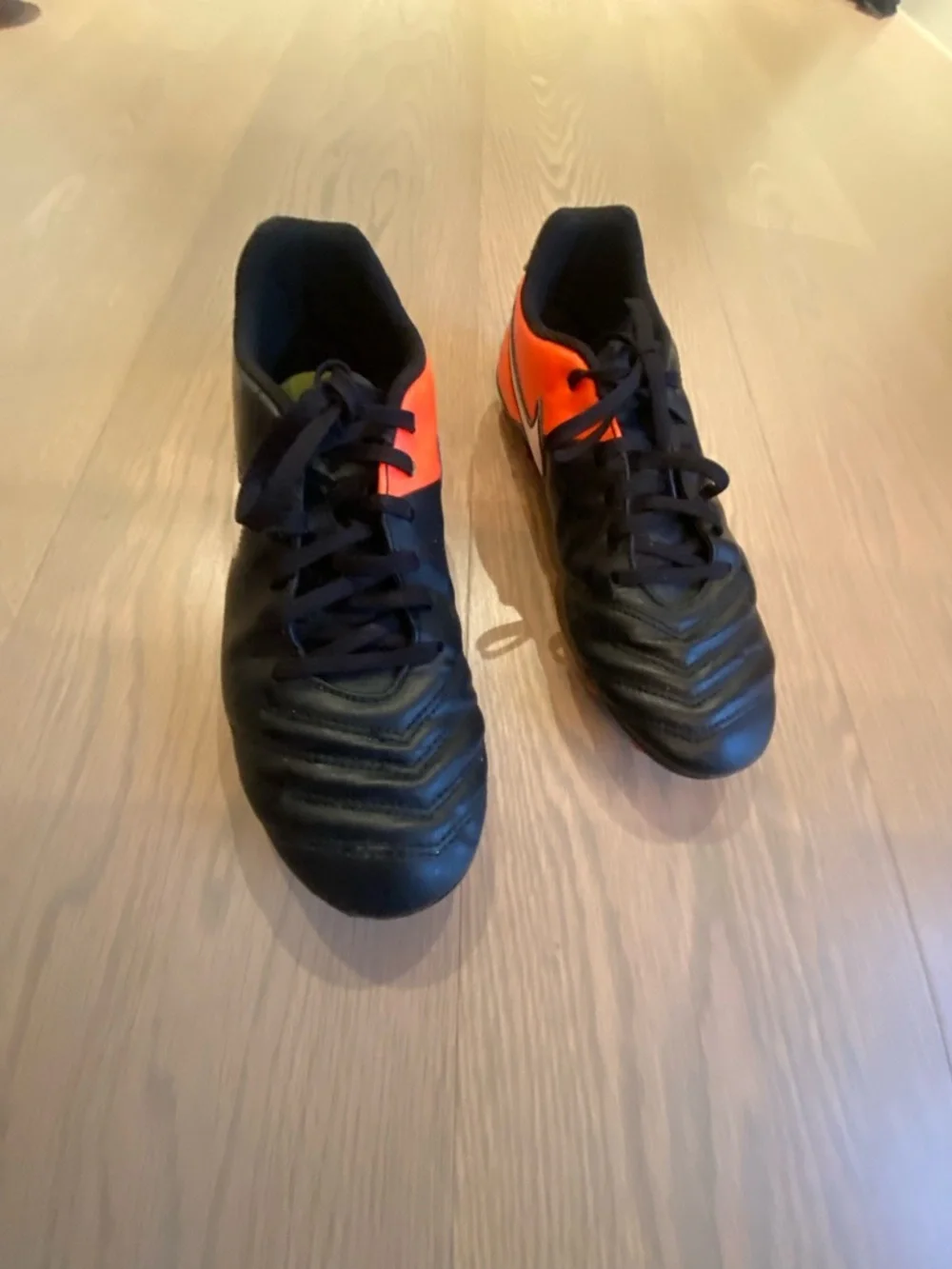 Nike Kids Black & Orange Soccer Cleats with White Swoosh Size US 7 Euro 40 - Picture 3 of 9